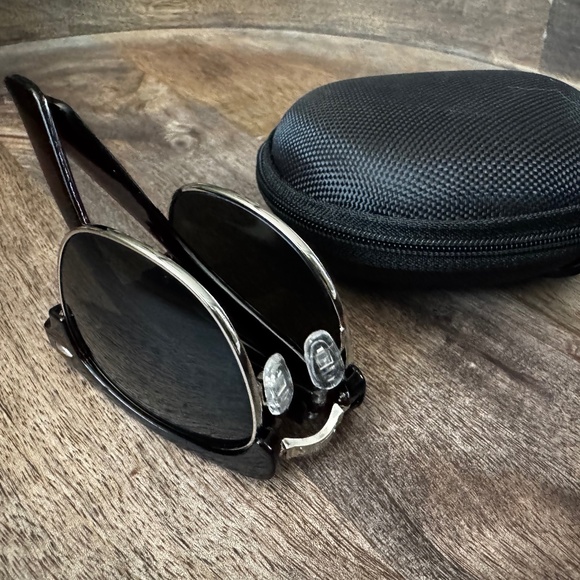 NWT- Brown Foldable Clubmaster Sunglasses With Easy Carry Case - Picture 1 of 4